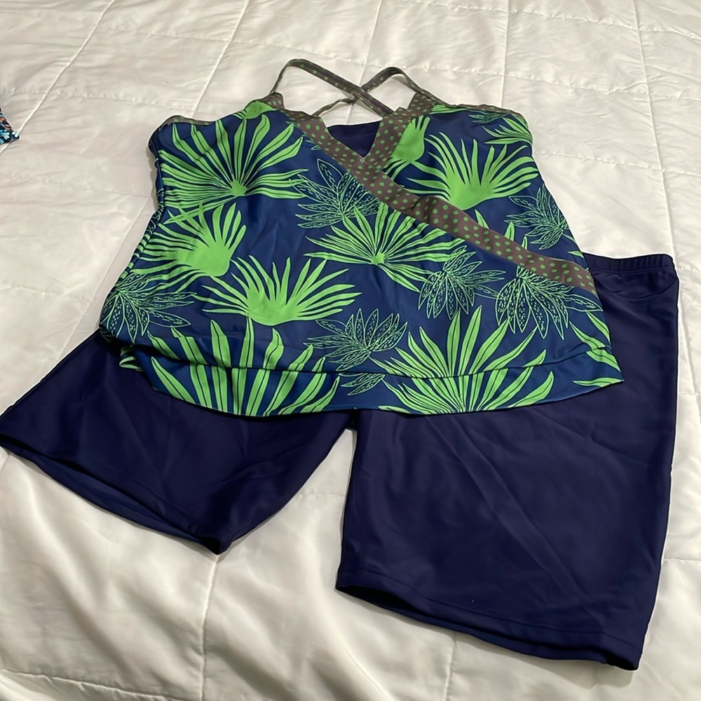 Women’s 2 piece Swimsuit with boy shorts